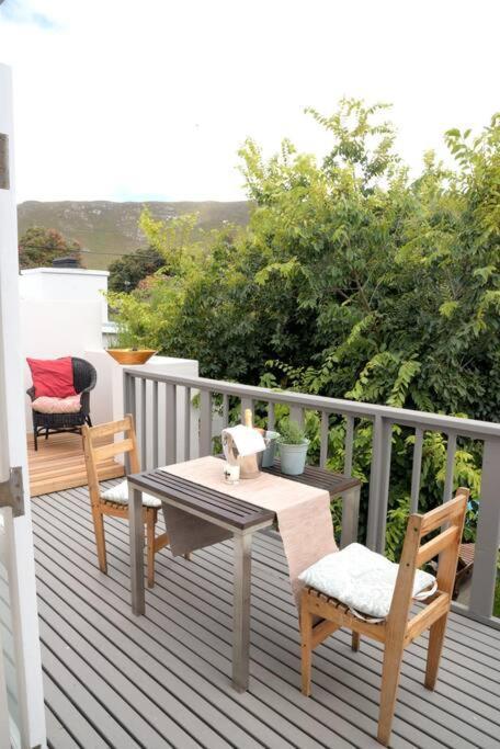 Delightful Db Story Loft With Airconditioning Apartment Hermanus Exterior photo